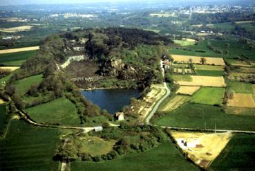 Iconographie - Vue aérienne de l'ancienne carrière de roche quartzite