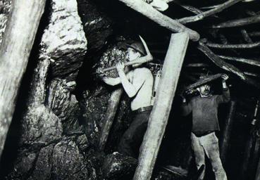 Iconographie - Mineurs piqueurs et boiseur de la mine