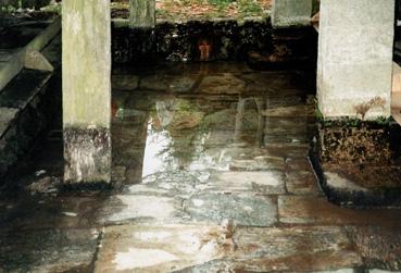 Iconographie - Le lavoir en pierres des Plochères