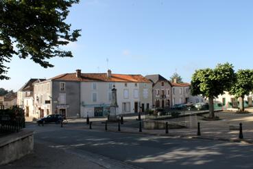 Iconographie - La place du Maréchal de Lattre de Tassigny