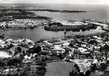 Iconographie - Vue aérienne de Concarneau (Cabellou, ville close)