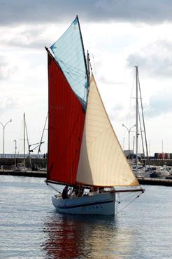 Iconographie - Le 'Marche-Avec' sous voiles, rentre au port