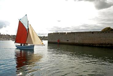 Iconographie - Le cotre sardinier 'Marche Avec' sous voiles