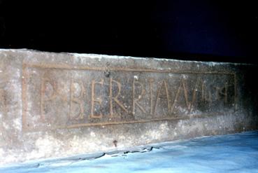 Iconographie - Villeneuve, dessus de cheminée avec inscription