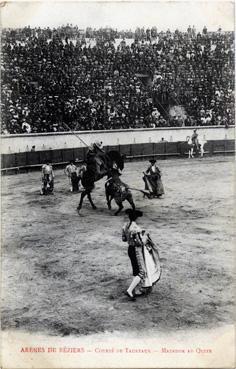 Iconographie - Arènes de Béziers - Course de taureaux - Matador au quite