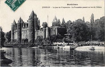 Iconographie - Le jour du 8 septembre - La procession passant au bas du château