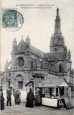 Iconographie - La basilique entourée d'échoppes de marchands de souvenirs