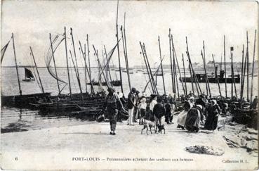 Iconographie - Poissonnières achetant des sardines aux bateaux