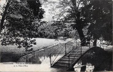 Iconographie - Vue sur le parc du château et la pièce d'eau