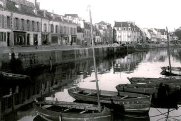 Iconographie - Barques au port