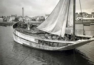 Iconographie - Bateau "L'Aide-toi" endommagé