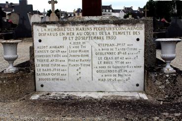 Iconographie - Plaque commémorative des naufragés au cimetière