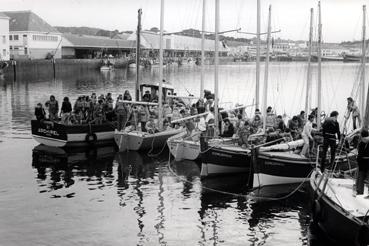 Iconographie - Embarquement pour l'école de voile des Glénans