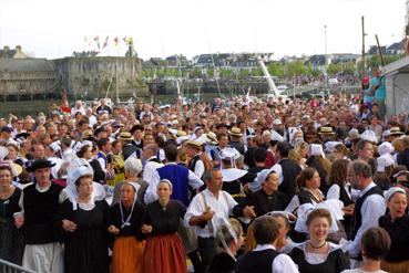 Iconographie - Festival des Filets Bleus - Danse des milles