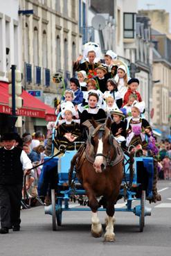 Iconographie - Festival des Filets Bleus - Char des poupées