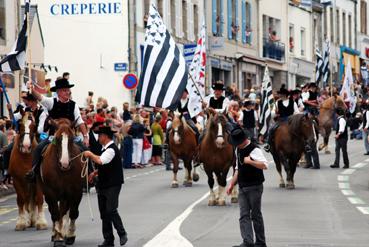 Iconographie - Festival des Filets Bleus - Défilé des chevaux