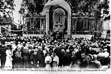Iconographie - Souvenir de la fête de Jeanne d'Arc - La foule pendant la messe