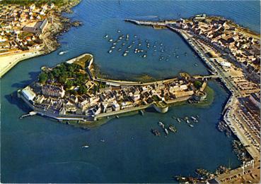 Iconographie - Vue aérienne du port et de la Ville Close