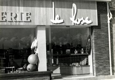 Iconographie - Vitrine du magasin de la voilerie Le Rose