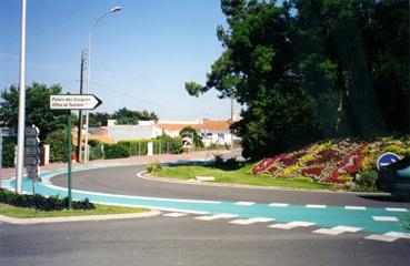 Iconographie - Pistes cyclables - Rond-point du Golf, avenue des Maraîchins