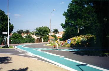 Iconographie - Pistes cyclables - Rond-point du Golf, avenue des Maraîchins