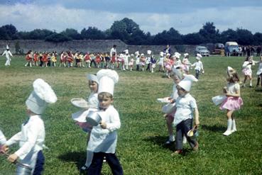 Iconographie - Kermesse - Le cortège entrant sur le parc