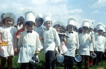 Iconographie - Kermesse - Les enfants costumés en cuisinier