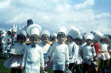 Iconographie - Kermesse - Les enfants costumés en cuisinier