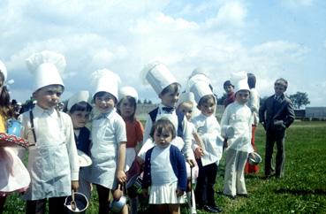 Iconographie - Kermesse - Les enfants costumés en cuisinier