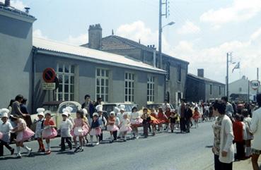 Iconographie - Kermesse - Défilé des enfants costumés