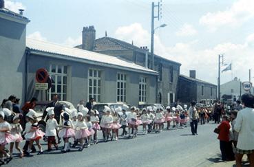 Iconographie - Kermesse - Défilé des enfants costumés