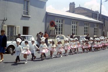 Iconographie - Kermesse - Défilé des enfants costumés