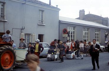 Iconographie - Kermesse - Défilé des enfants déguisés