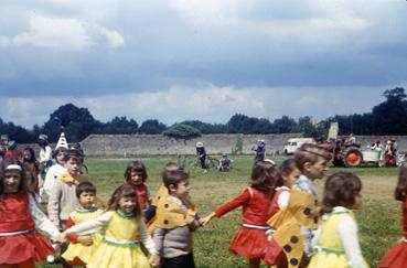 Iconographie - Kermesse - Défilé des enfants costumés