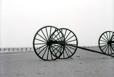 Iconographie - Diables à haler sur la plage près de l'estacade