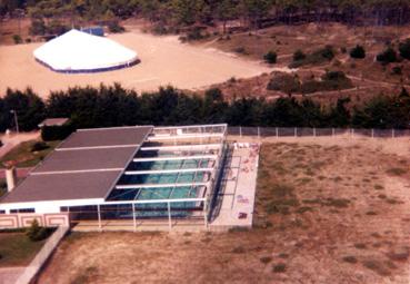 Iconographie - La piscine vue de l'hélicoptère RTL le 15 août 1981