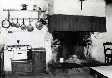 Iconographie - Salle à manger de La Sévetière avant réparation