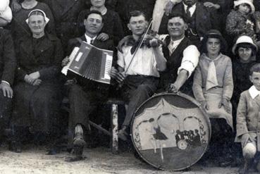 Iconographie - Les musiciens du mariage Guyon