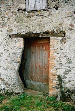 Iconographie - La Garloupière - Porte de cave avec le passage pour les barriques