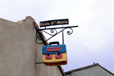 Iconographie - Enseigne de l'école Sainte Marie