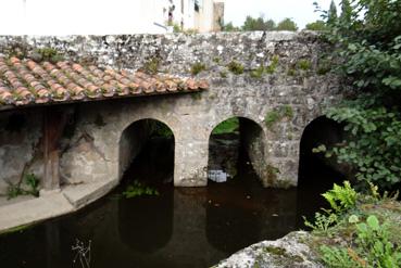 Iconographie - Pont à trois arches près du lavoir