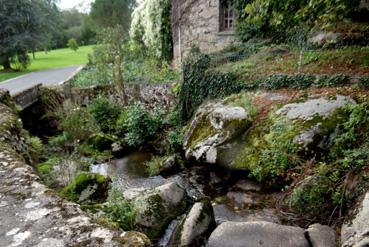 Iconographie - Rochers près du lavoir