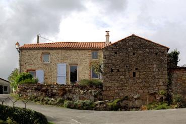 Iconographie - Maison près du lavoir