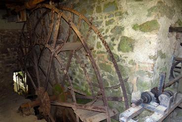 Iconographie - Roue à aubes de l'ancienne minoterie sur la Sèvre Nantaise