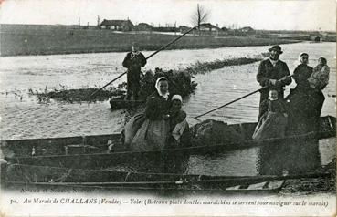 Iconographie - Yoles (bateaux plats dont les maraîchins se servent pour naviguer...)