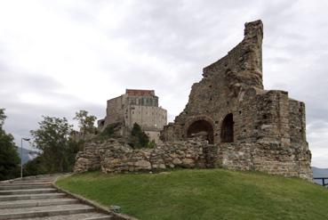 Iconographie - Avigliana - La Sacra di San Michele, vestiges du sépulcre des moines