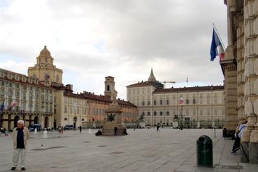 Iconographie - Turin - La place devant le théâtre et le palais royal