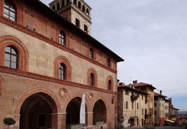 Iconographie - Saluzzo - La rue face au Castiglia, près de la tour Civica