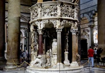 Iconographie - Gênes - Le Duomo, le socle de la chaire