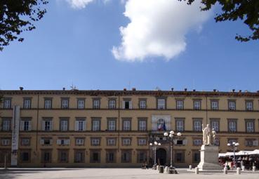 Iconographie - Lucca - Piazza Napoleone et le bâtiment de la Province de Lucca